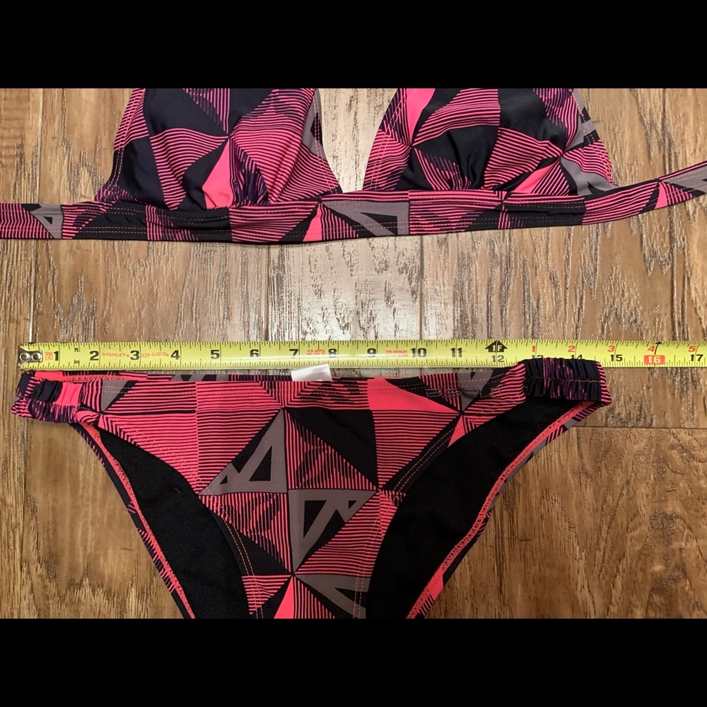 Pink/black bikini - Picture 7 of 8